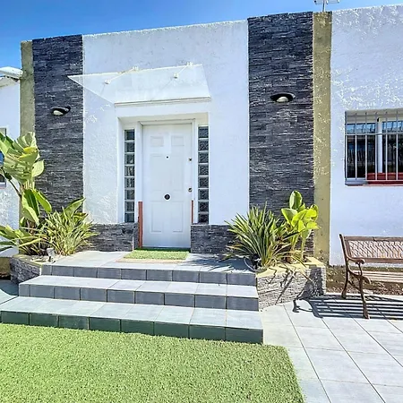 Adelfas Urgell Holiday home *